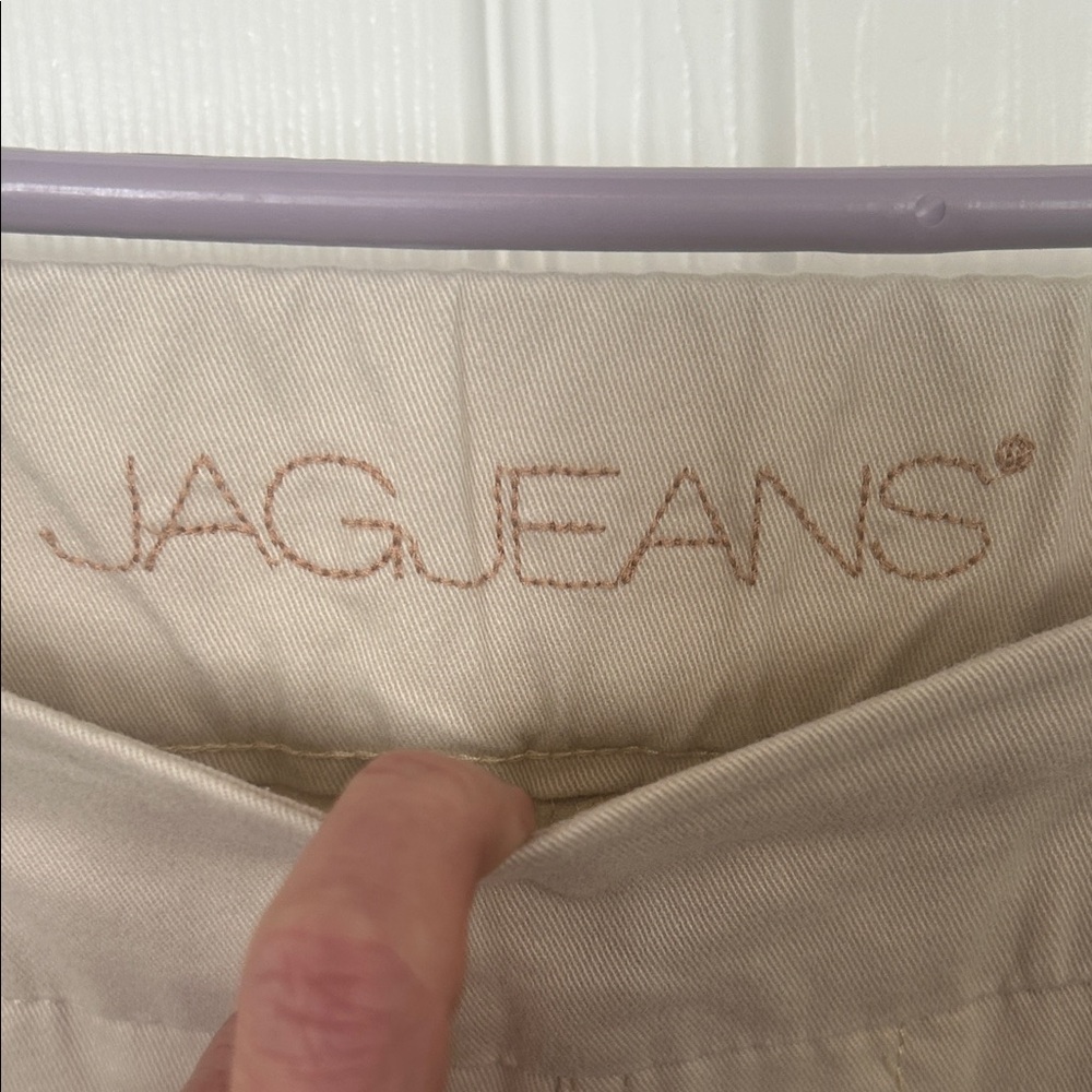 Jag Jeans Women's Ainsley Khaki Shorts - Picture 3 of 10